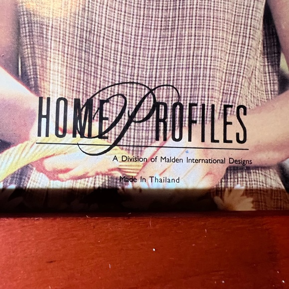 Wooden Photo Frame with Red Finish - Picture 4 of 4